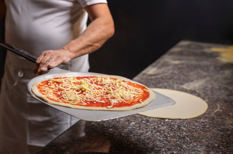 Il trionfo culinario della Pizza Margherita e la sua autentica storia